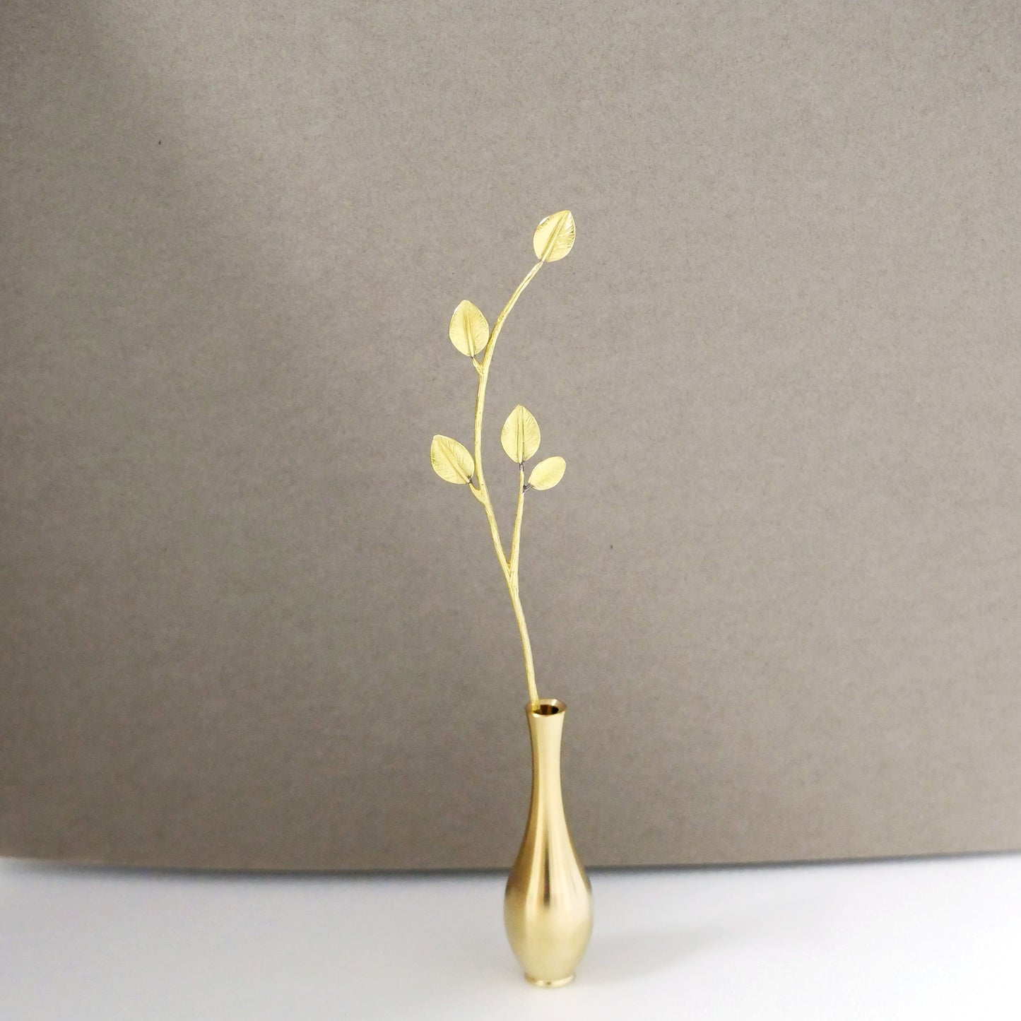 ふっくらリーフ付き 真鍮製一輪挿しオブジェ JF043-2