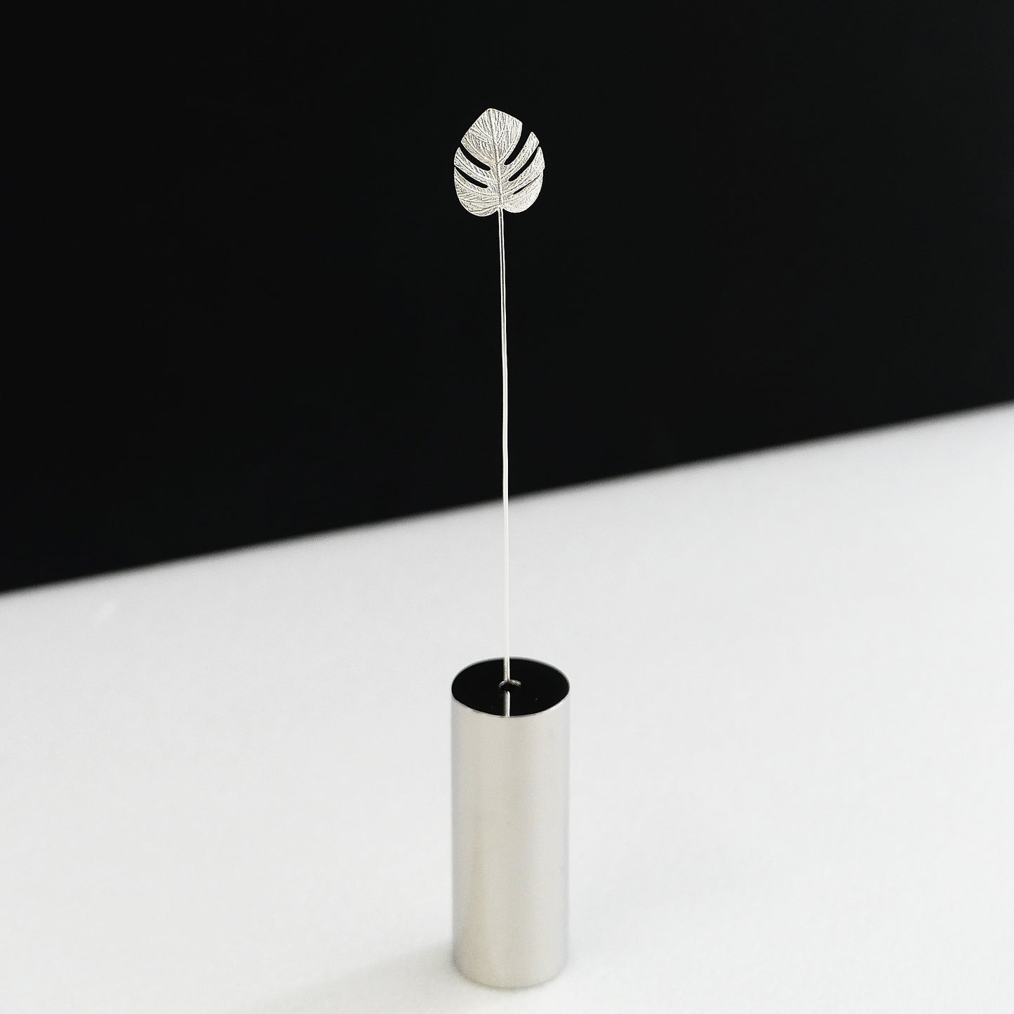 モンステラモチーフのシルバー925製一輪挿し|Vita Ramus Botanical Objet|JFS003