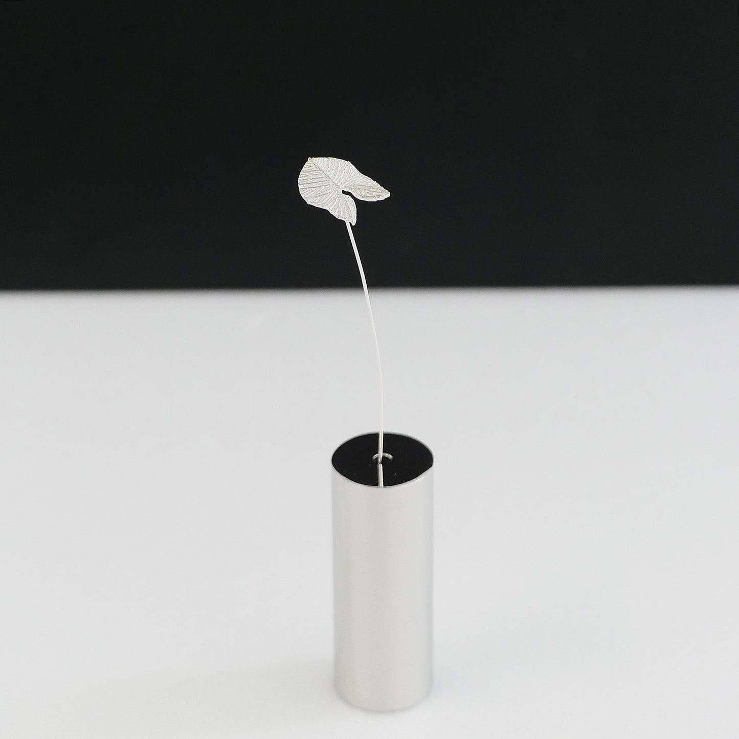 アロカシアモチーフのシルバー925製一輪挿し|Vita Ramus Botanical Objet|JFS005