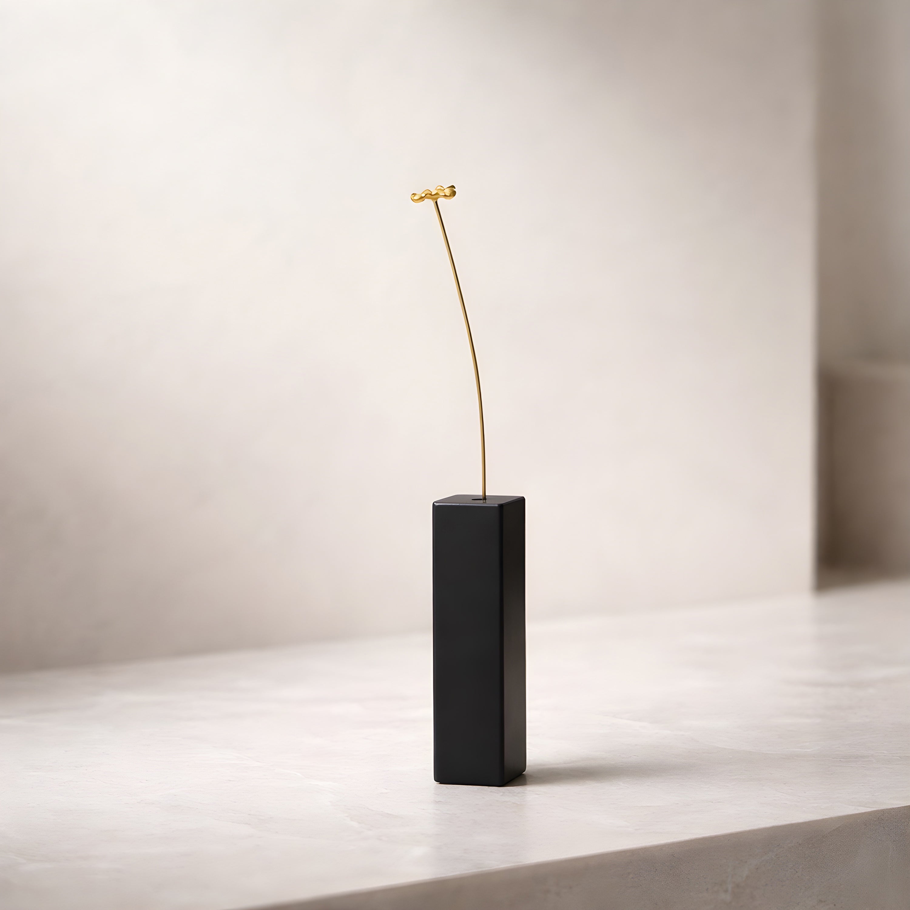 四つ葉クローバーモチーフ 真鍮ミニオブジェ｜選べる木製花瓶付き