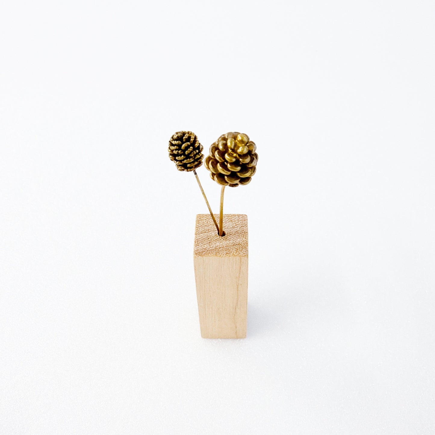 二つの松ぼっくり｜真鍮製一輪挿し オブジェ JFS02