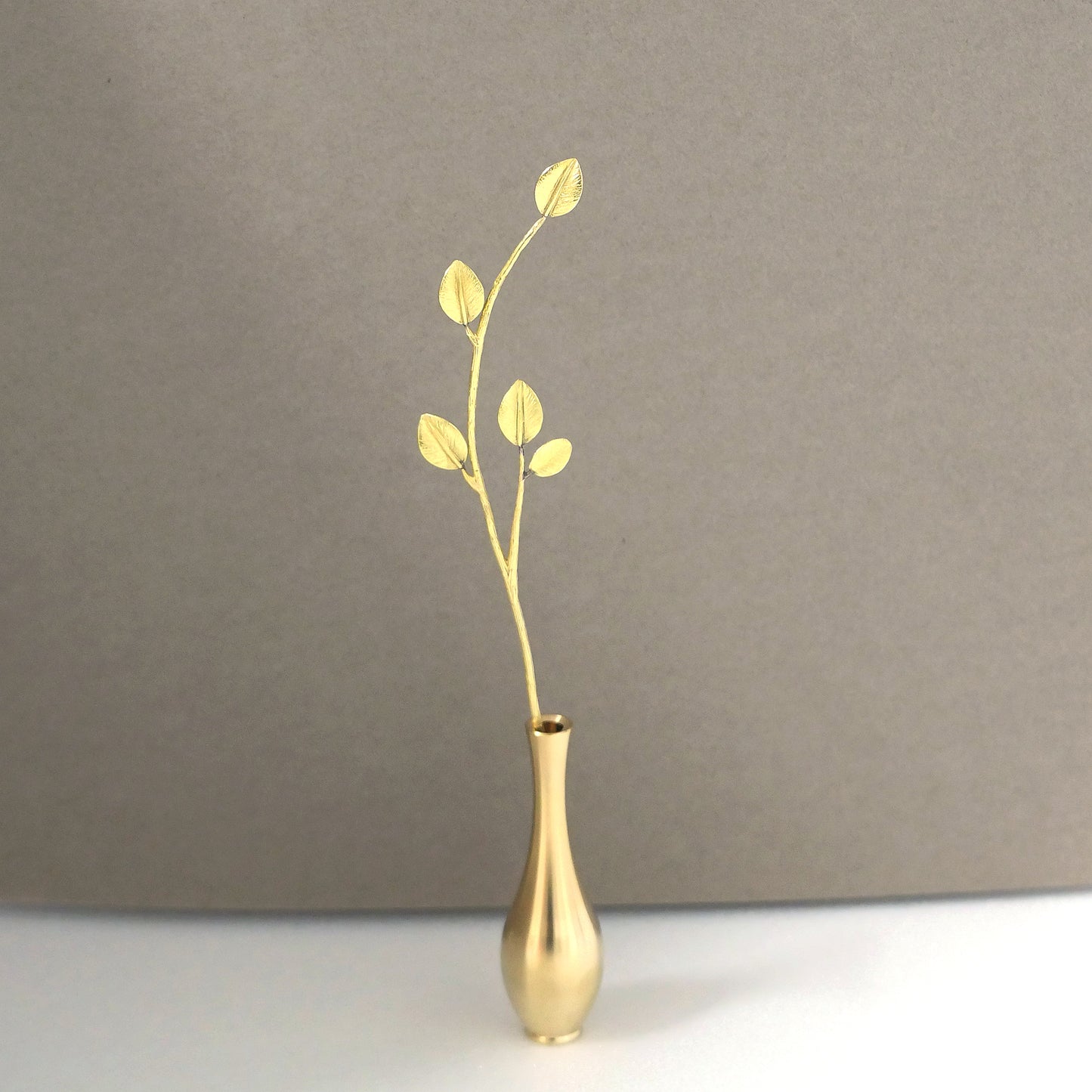 ふっくらリーフ付き 真鍮製一輪挿しオブジェ JF043-2