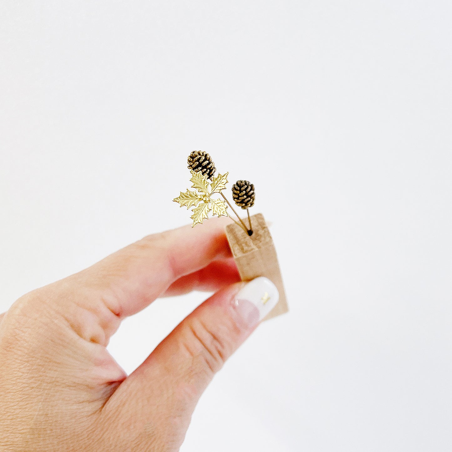 ポインセチア＆松ぼっくり｜真鍮製一輪挿し オブジェ JFS01