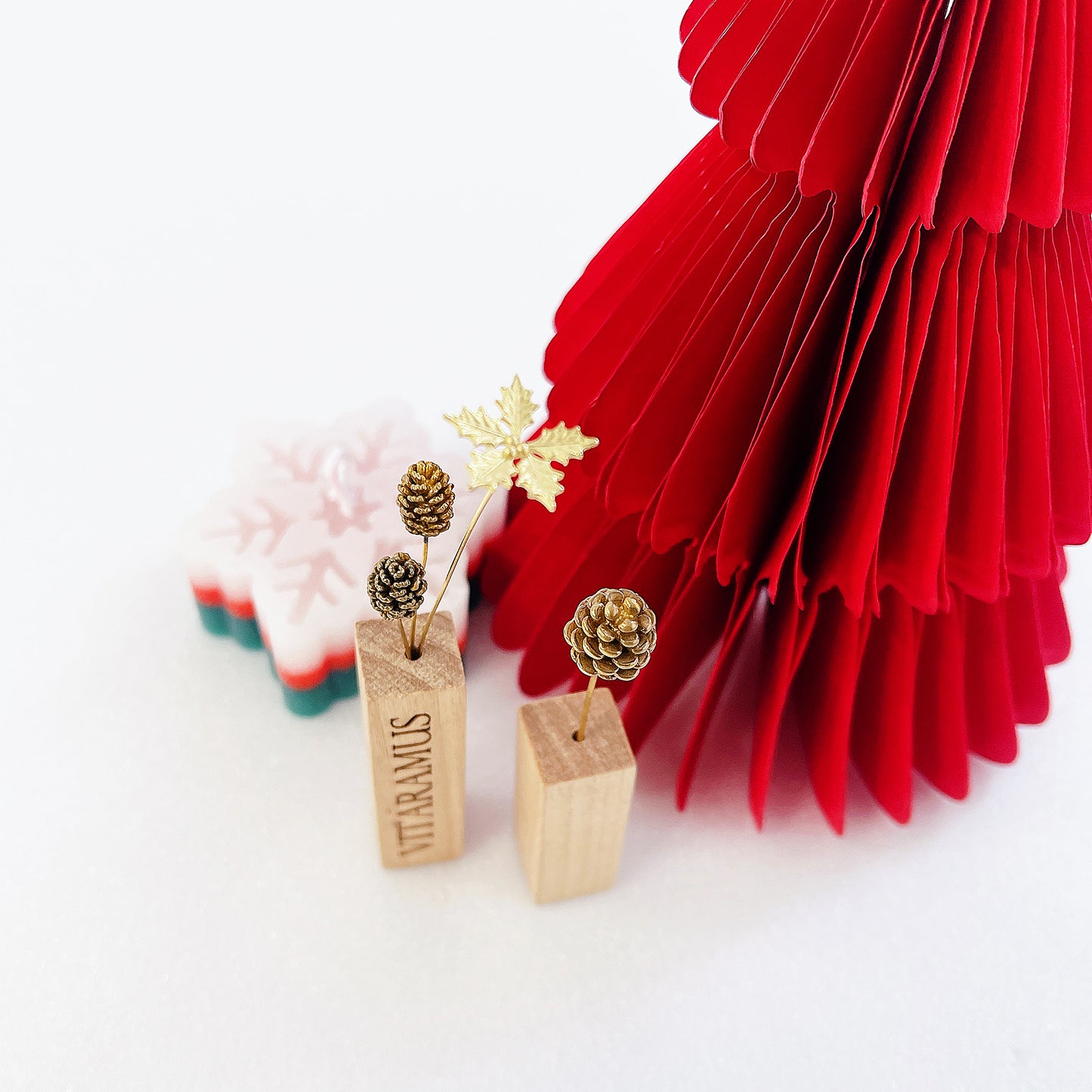 ポインセチア＆松ぼっくり｜真鍮製一輪挿し オブジェ JFS01